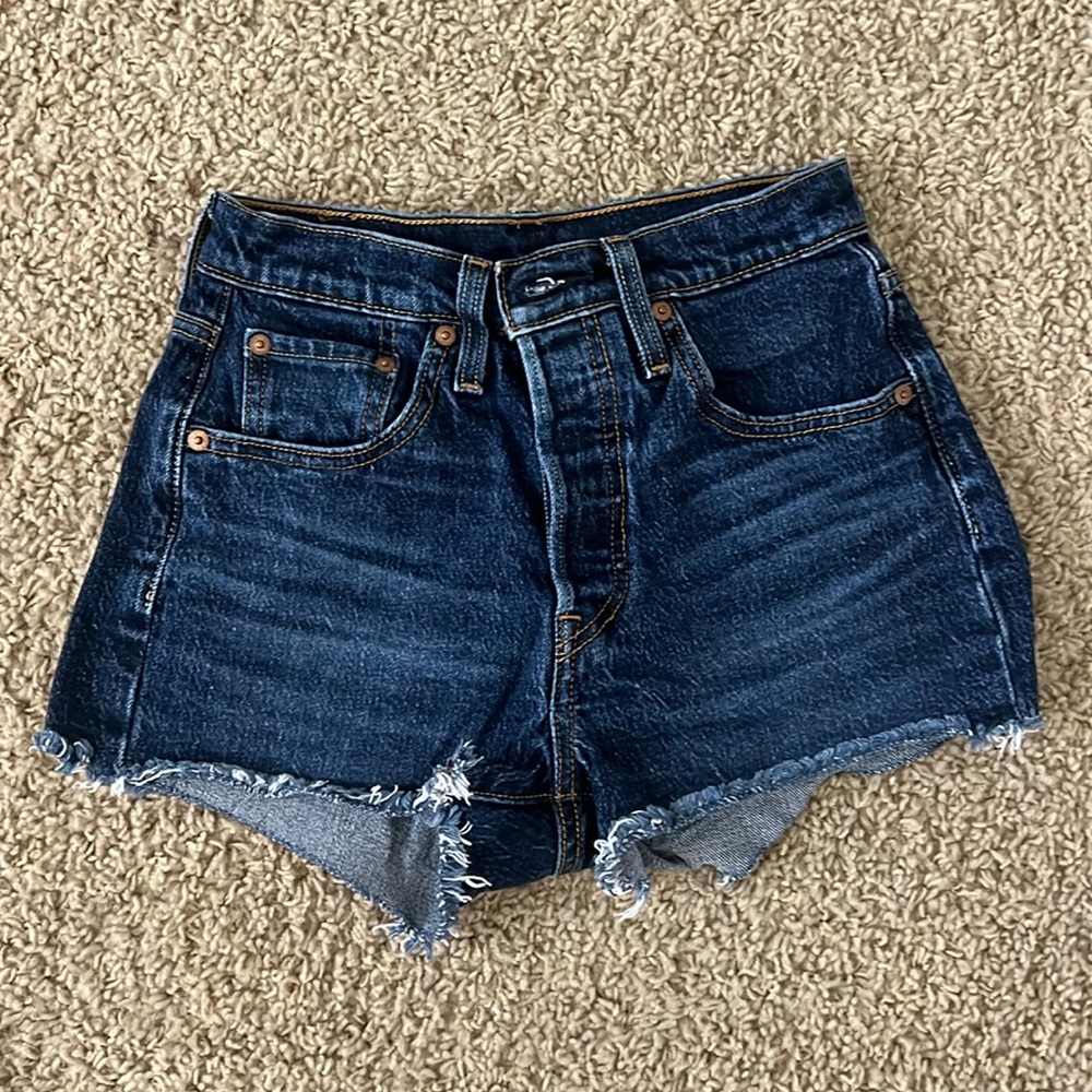 dark wash levi’s 501 shorts